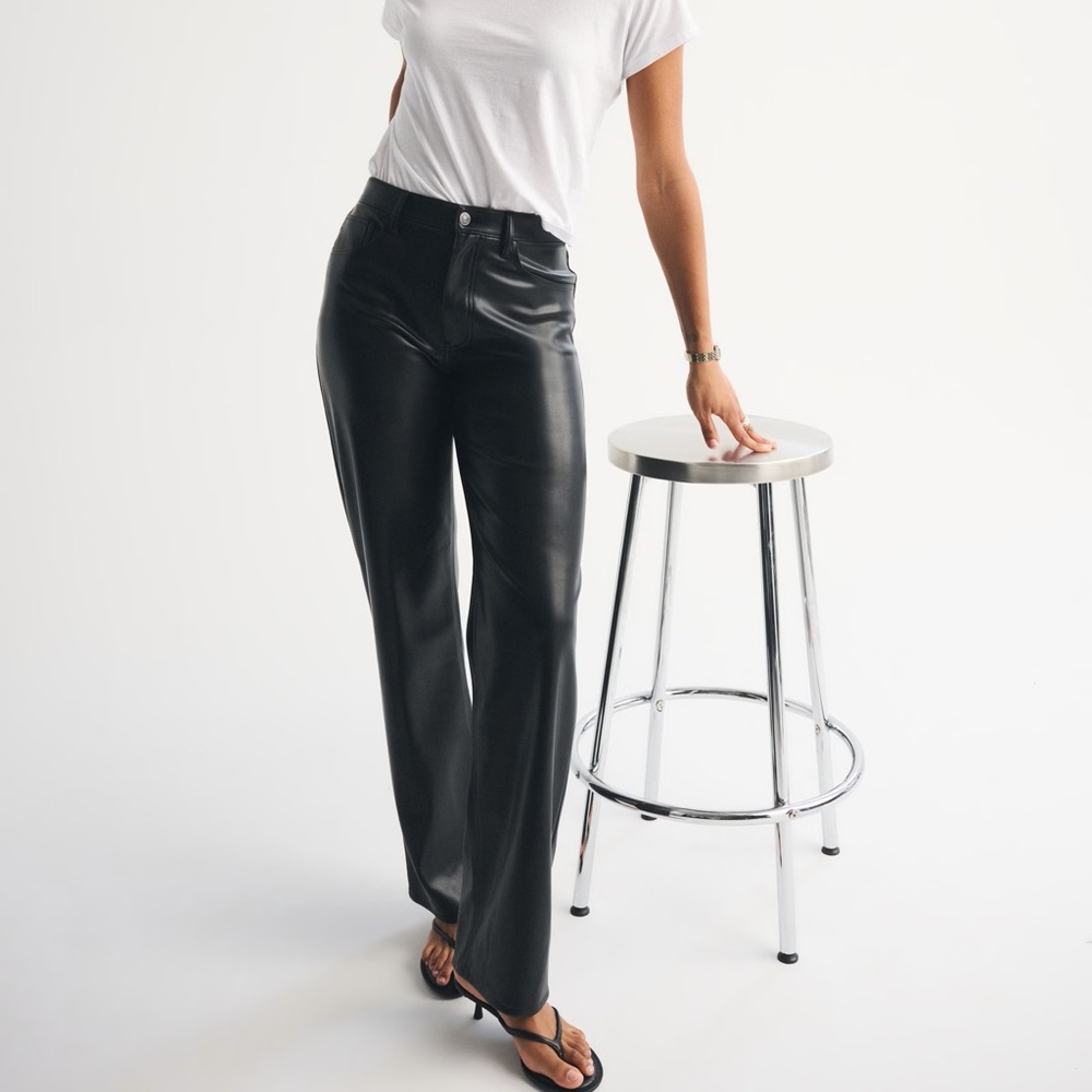 Abercrombie & Fitch 90’s Relaxed Black Faux Leather Pants